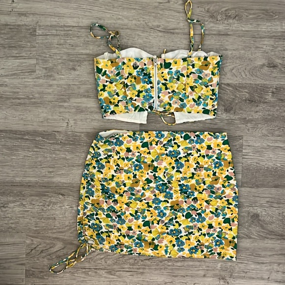 Superdown Floral Set - Picture 2 of 5